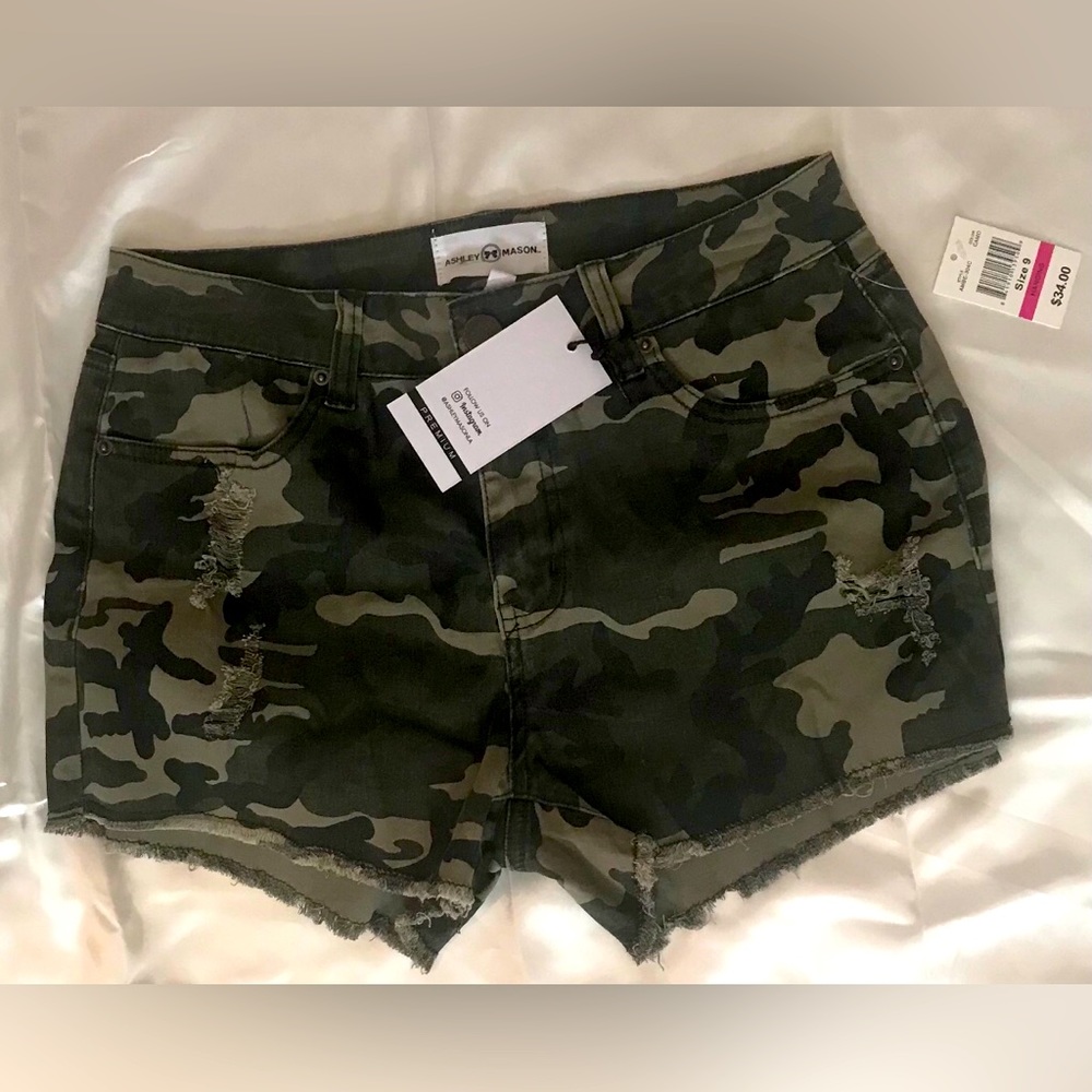 Ashley Mason Camouflage, Frayed Denim Shorts, Size 9 Juniors.